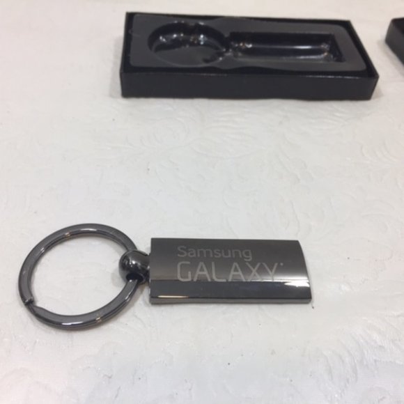 Samsung Galaxy Silver Toned Key Chain NEW in Box 3" - Picture 4 of 7